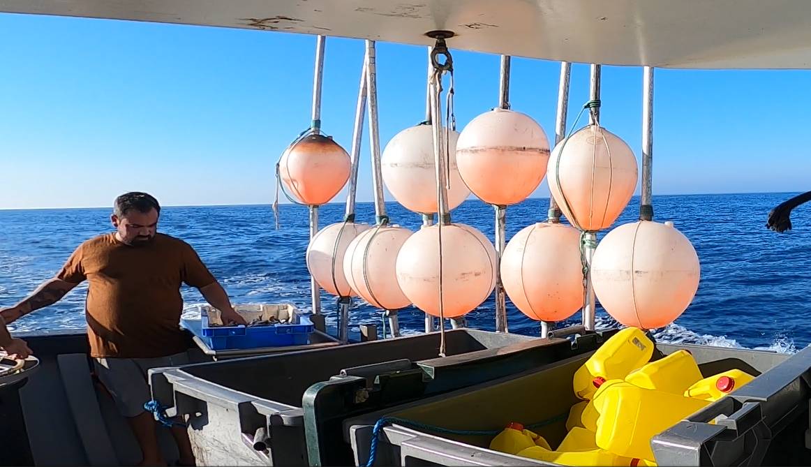 Bouées et flotteurs de palangre à bord